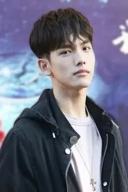 Ảnh diễn viên Vương Dĩ Luân