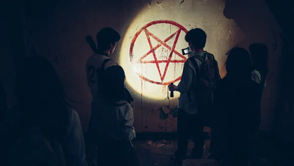 Bẫy Hồi Sinh (The Ghost Game)